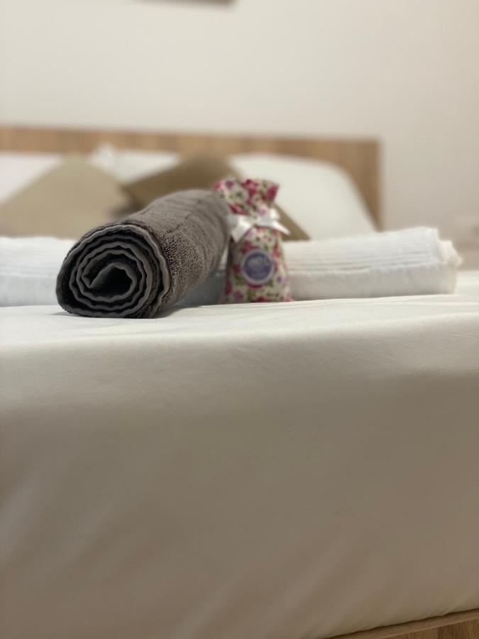 Central Welcoming Apartment In 티라나 외부 사진
