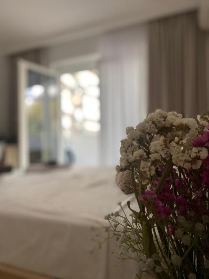 Central Welcoming Apartment In 티라나 외부 사진
