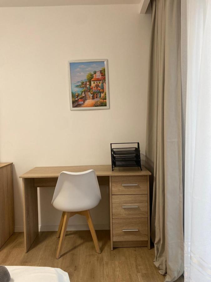 Central Welcoming Apartment In 티라나 외부 사진