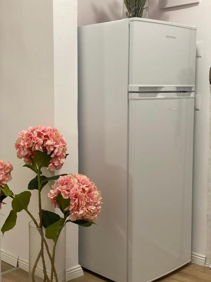 Central Welcoming Apartment In 티라나 외부 사진