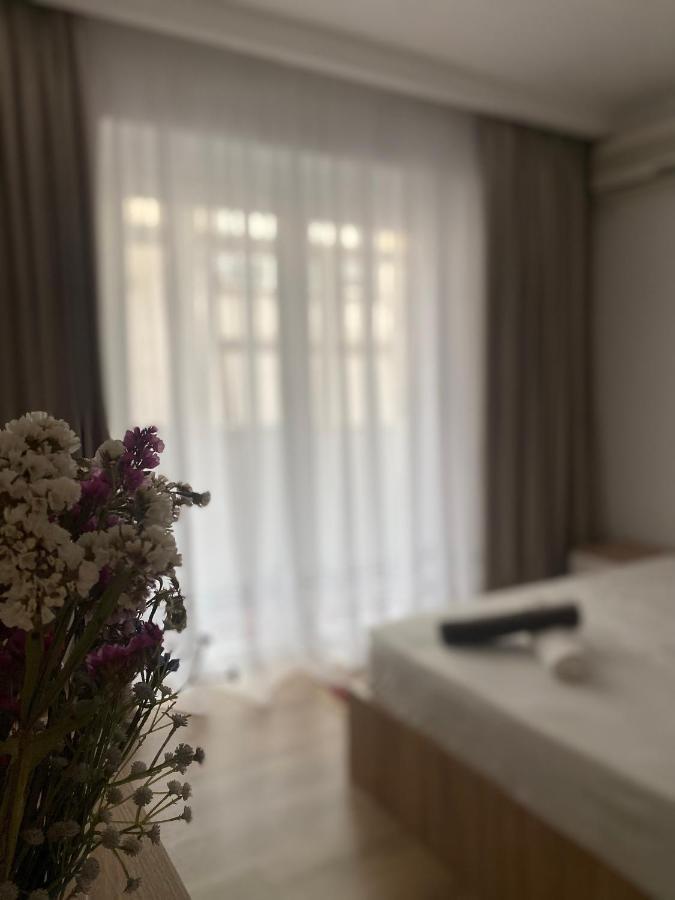 Central Welcoming Apartment In 티라나 외부 사진