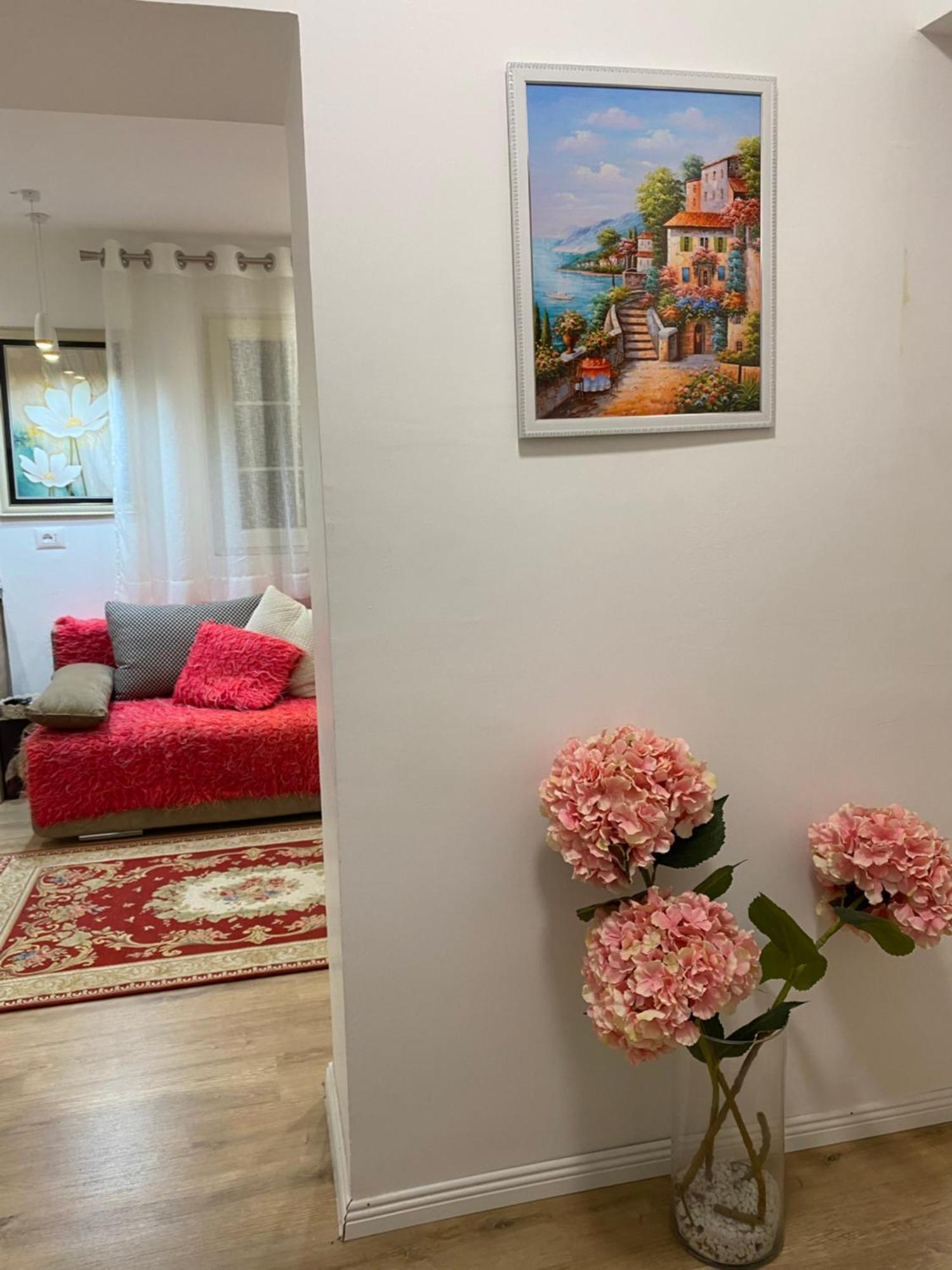 Central Welcoming Apartment In 티라나 외부 사진