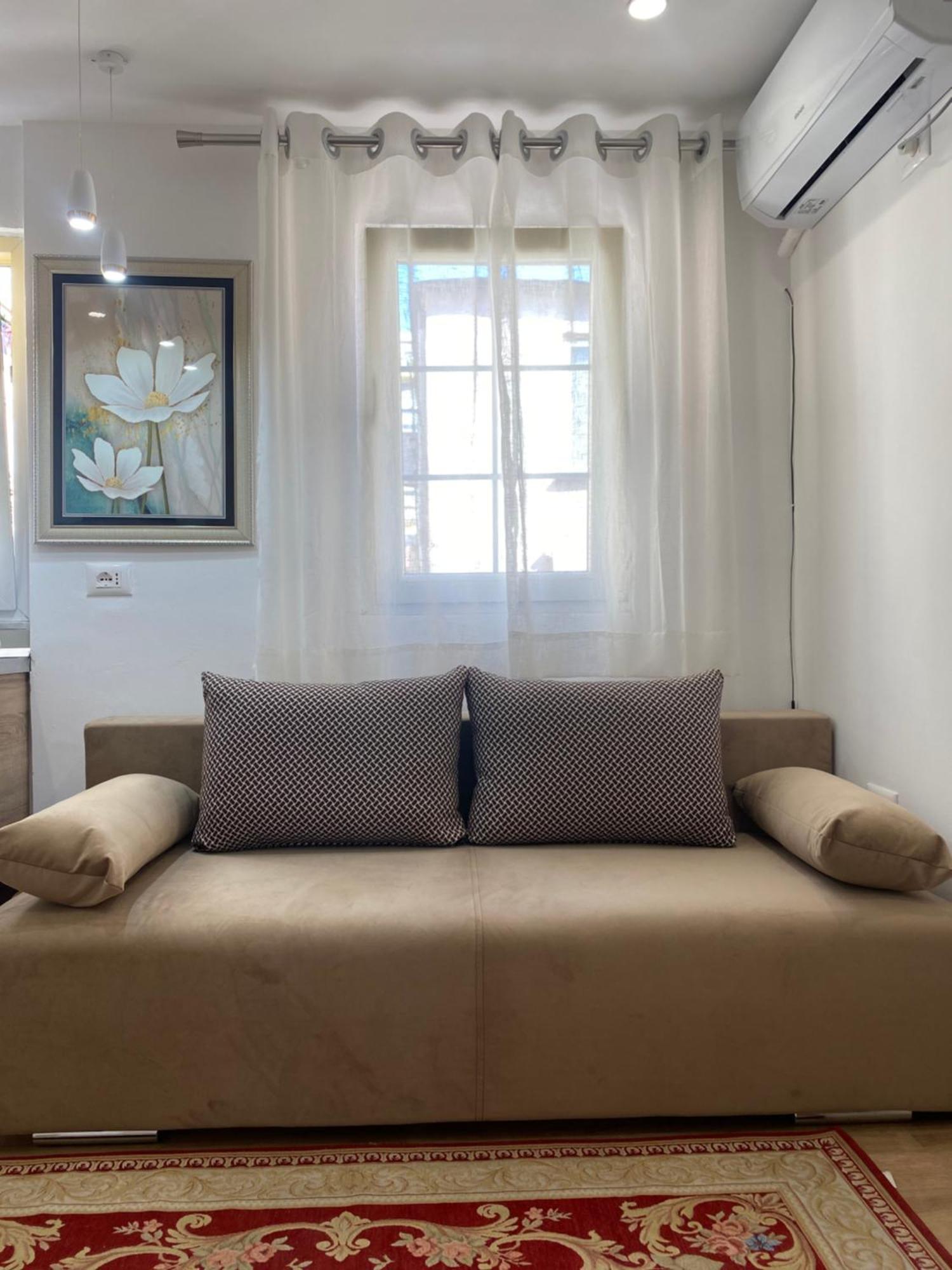 Central Welcoming Apartment In 티라나 외부 사진