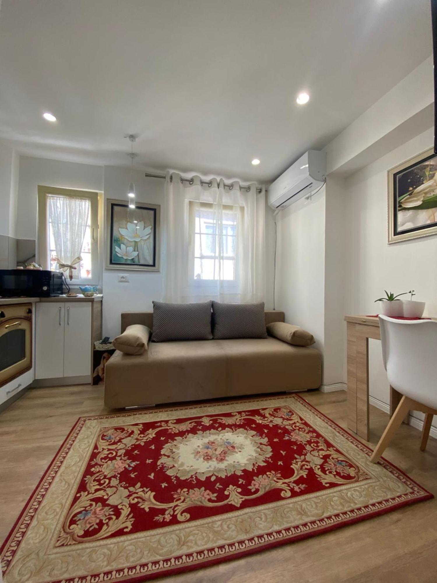 Central Welcoming Apartment In 티라나 외부 사진