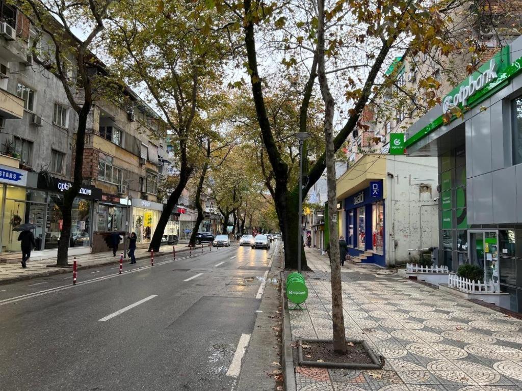 Central Welcoming Apartment In 티라나 외부 사진