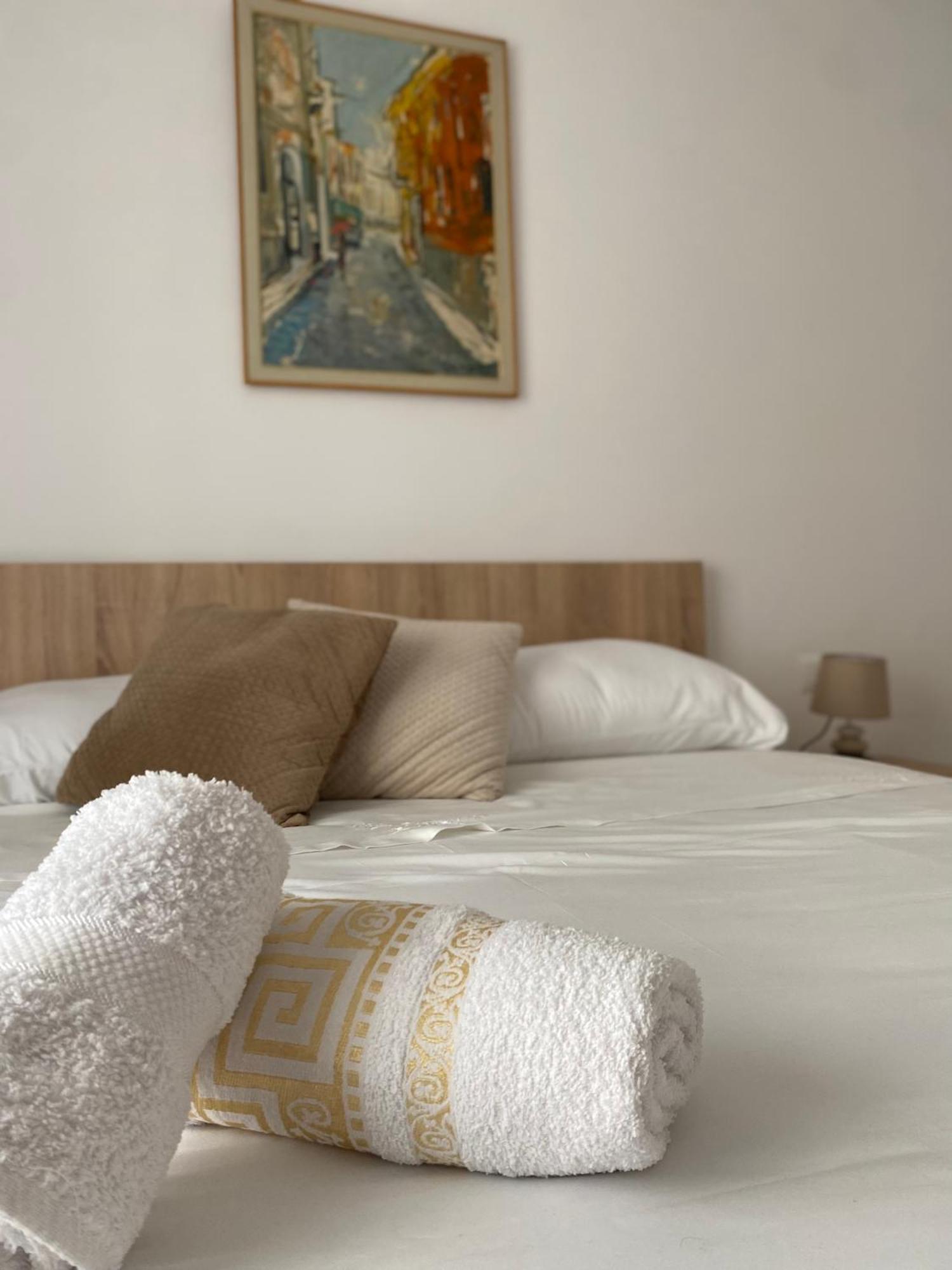 Central Welcoming Apartment In 티라나 외부 사진